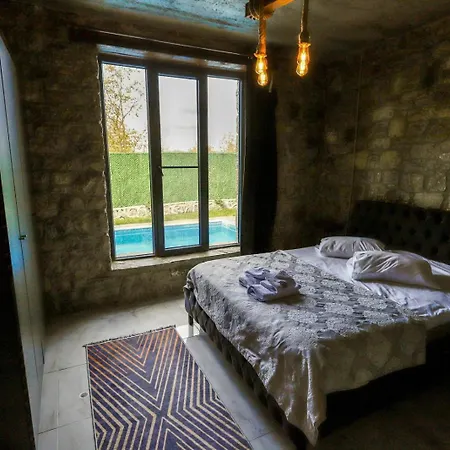 Sakarya Kurucesme De 3 1 Salon Oezel Havuzlu - Soemineli 6 Kisilik Tas Ev -spn-3670 וילה