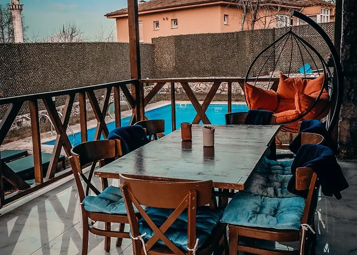 Sakarya Kurucesme De 3 1 Salon Oezel Havuzlu - Soemineli 6 Kisilik Tas Ev -spn-3670 *