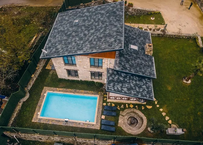 Villa Sakarya Kurucesme De 3 1 Salon Oezel Havuzlu - Soemineli 6 Kisilik Tas Ev -spn-3670 *