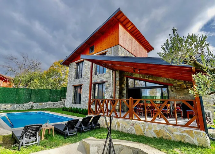 Villa Sakarya Kurucesme De 3 1 Salon Oezel Havuzlu - Soemineli 6 Kisilik Tas Ev -spn-3670 *