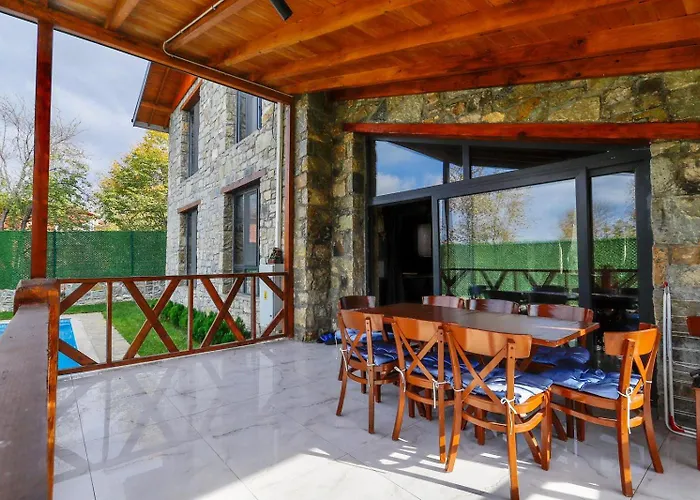 Villa Sakarya Kurucesme De 3 1 Salon Oezel Havuzlu - Soemineli 6 Kisilik Tas Ev -spn-3670 *