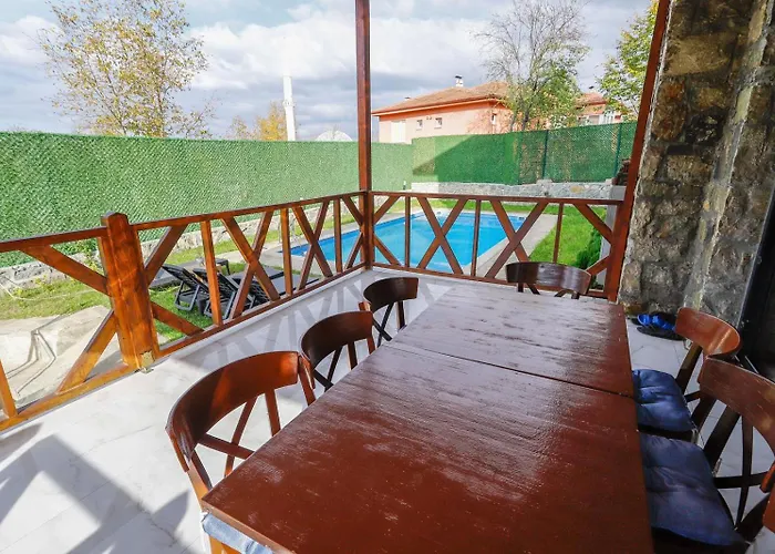 Sakarya Kurucesme De 3 1 Salon Oezel Havuzlu - Soemineli 6 Kisilik Tas Ev -spn-3670 Sapanca