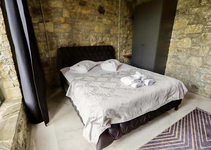 Villa Sakarya Kurucesme De 3 1 Salon Oezel Havuzlu - Soemineli 6 Kisilik Tas Ev -spn-3670 *