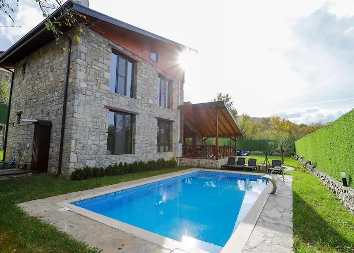 Sakarya Kurucesme De 3 1 Salon Oezel Havuzlu - Soemineli 6 Kisilik Tas Ev -spn-3670 Sapanca