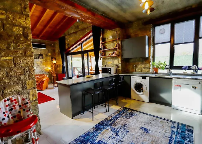 Sakarya Kurucesme De 3 1 Salon Oezel Havuzlu - Soemineli 6 Kisilik Tas Ev -spn-3670 * Sapanca